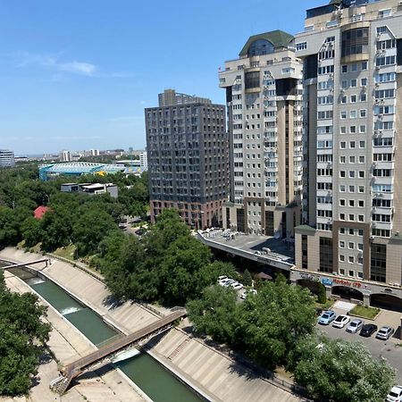 Квартира В Центре Алматы Extérieur photo